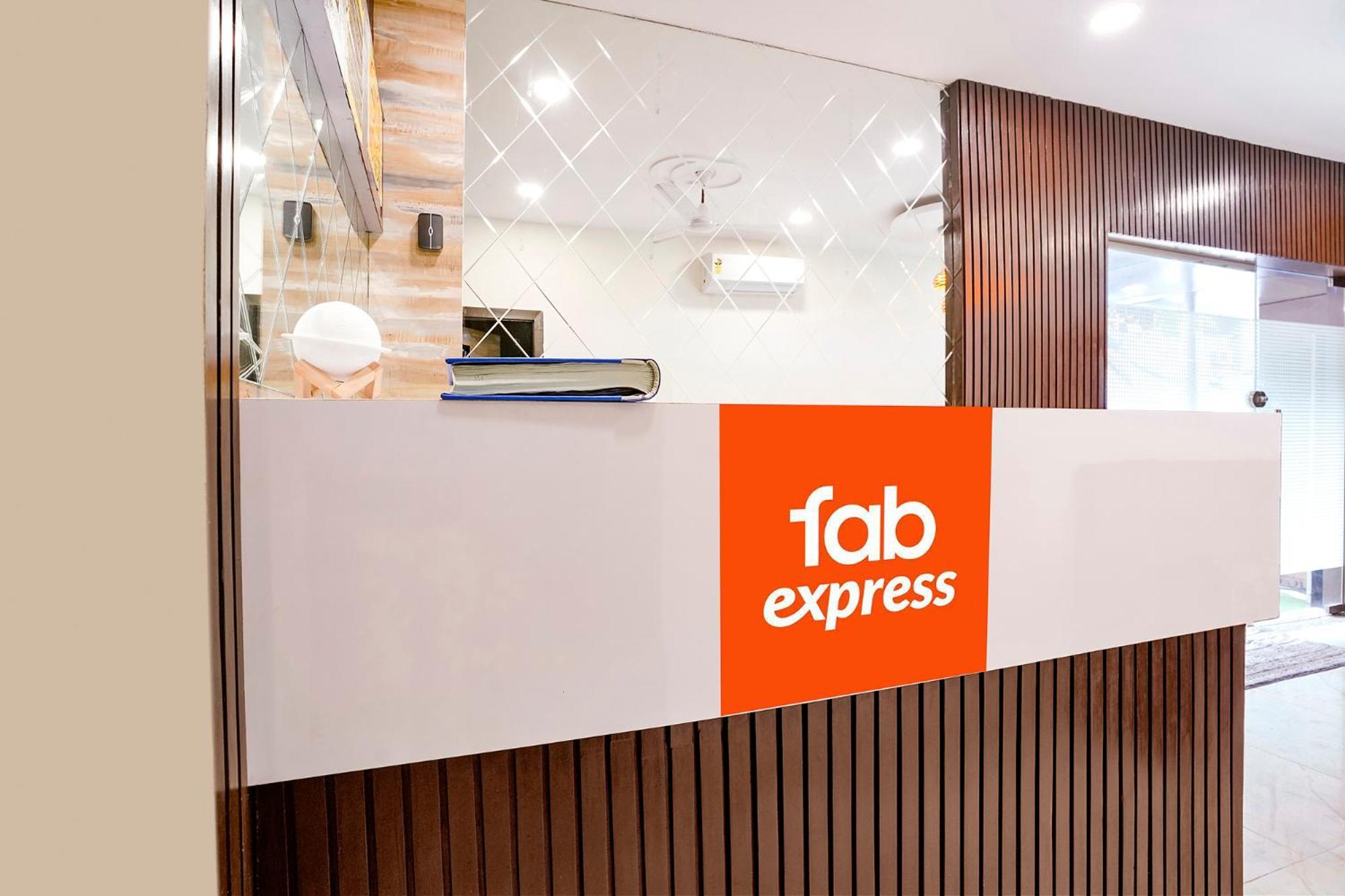 Fabexpress Good Luck Residency - Nr Nesco Exhibition Center Hotel Mumbai Exterior photo